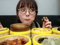 上海阿尤小姐姐吃猪排,上海阿尤小姐姐的猪排美食之旅