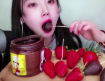 小姐姐吃过巧克力,小姐姐的甜蜜回忆